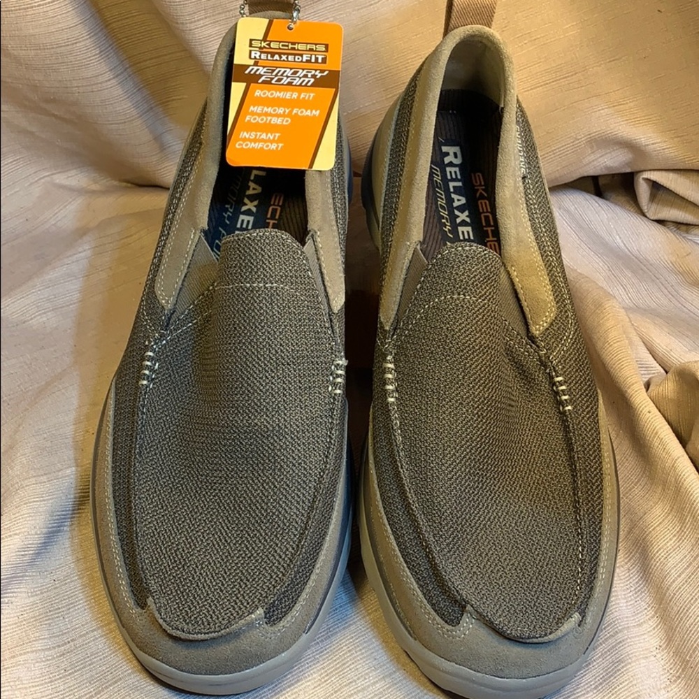 Sketchers NWT leather/textile memory foam relaxed